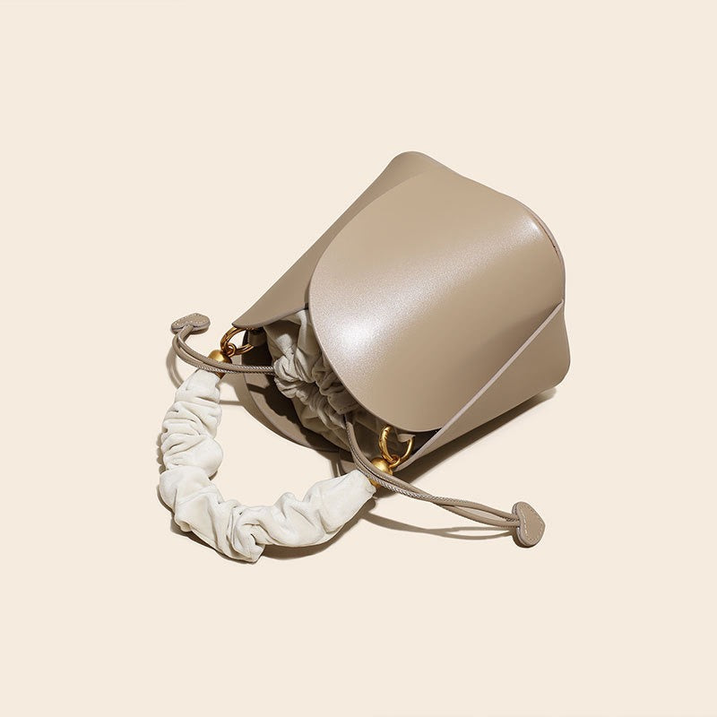 Bucket bag women summer new all match one shoulder Messenger small bag niche design leather handbag